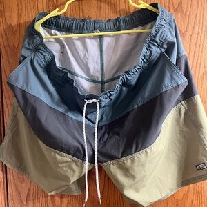 Salty Crew Size XL Boardshort